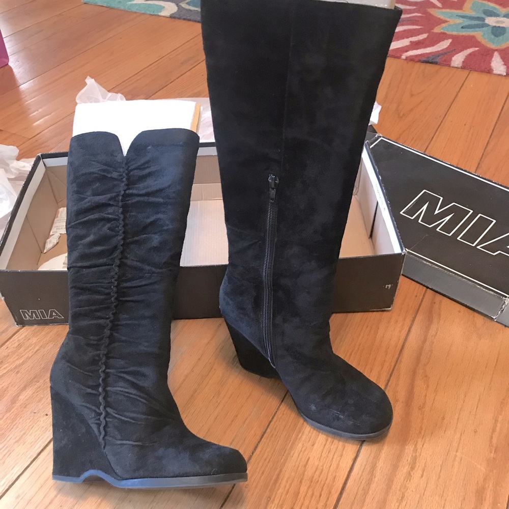 MIA Women’s Gelato Wedge Boot, Black Suede, Size 7
